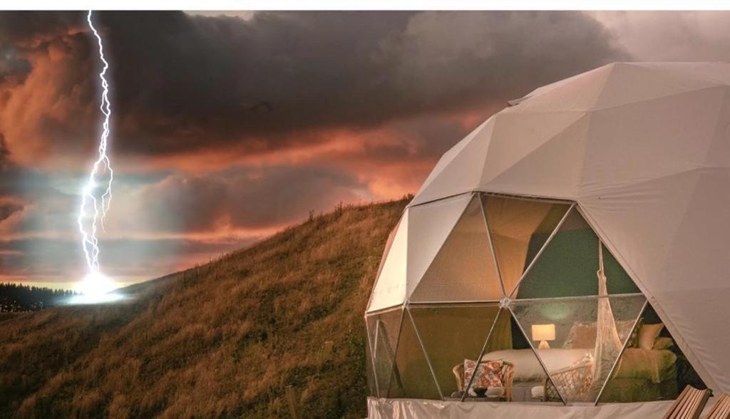Villa Caravans Park & Glamping Tents In The Vineyard à Turda Extérieur photo